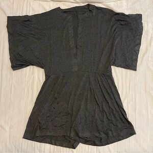 Seamless shortsleeved v-neck romper